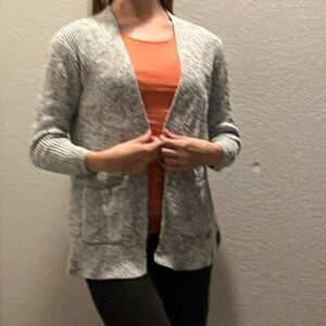 Light grey heathered cardigan. Madewell, size XS, cotton linen.